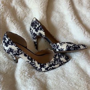 Vince Camuto pumps only wore once!